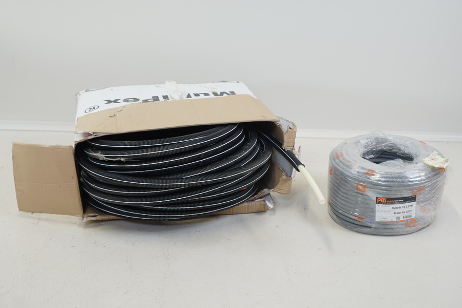 Flexrör och MultiPex-rör, 2 delar, obegagnat.