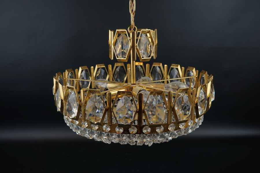 Ljuskrona, fem ljuspunkter, mässing/glas, 1900-tal.