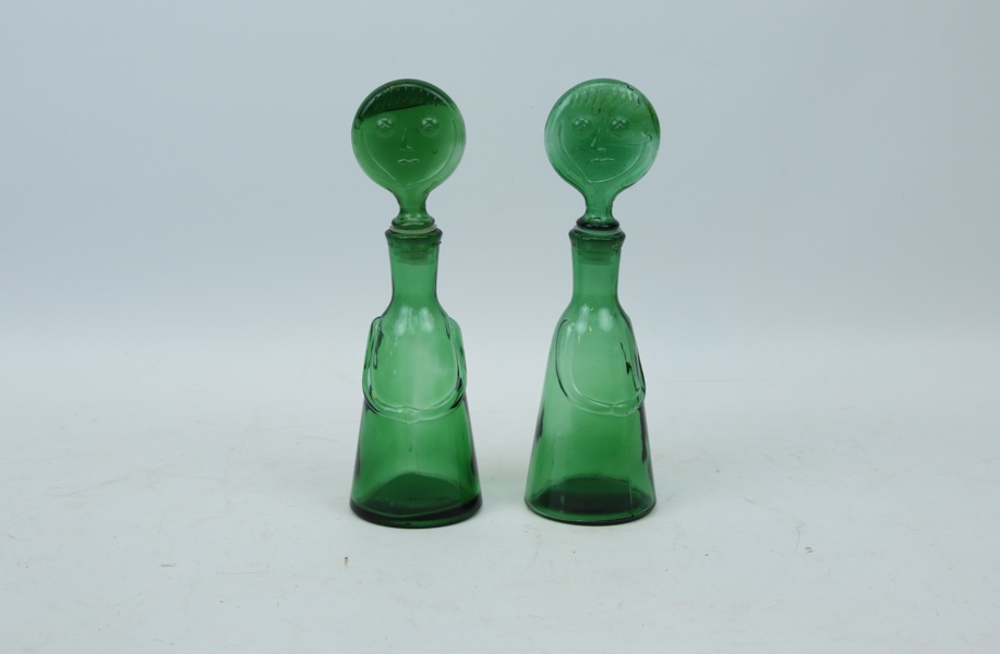 Karaffer med propp, 2 st, grönt glas, Italien.