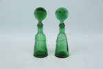 Karaffer med propp, 2 st, grönt glas, Italien.