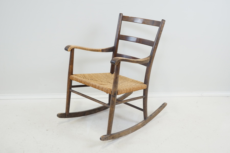 Gungstol, "Isabella", bonad björk, snörad sits, Gemla, 1930/40-tal.