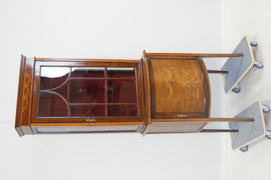 Skåp, trä/glas, edwardianskt, England, 1900-talets början.