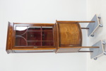 Skåp, trä/glas, edwardianskt, England, 1900-talets början.