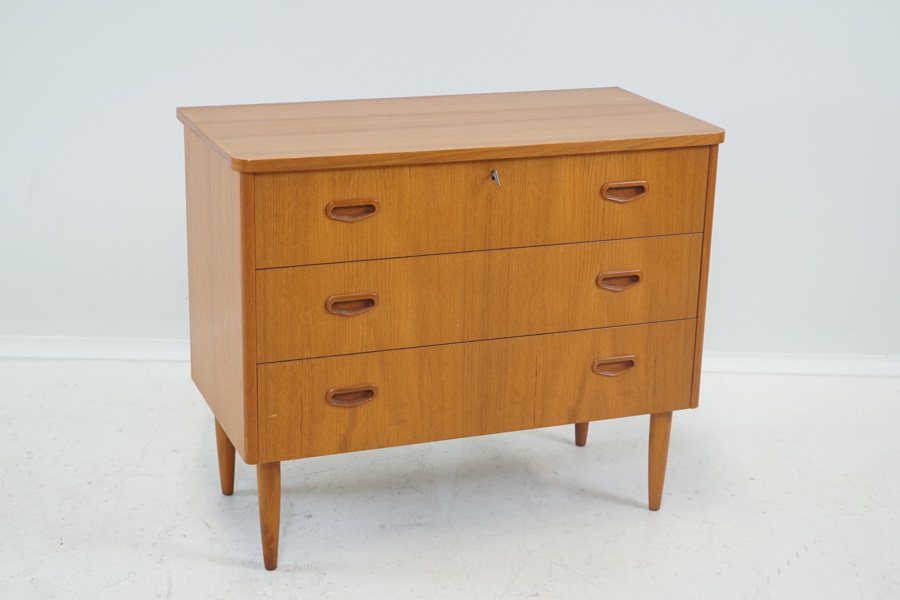 Byrå, 3 lådor, teak, 1900-talets andra hälft.