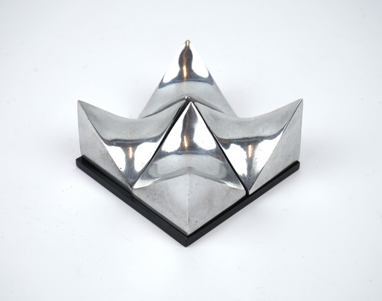 Beck & Jung, skulptur, ''Girocubes'', aluminium/plexiglas, EA 13/50, signerad, daterad 1977.