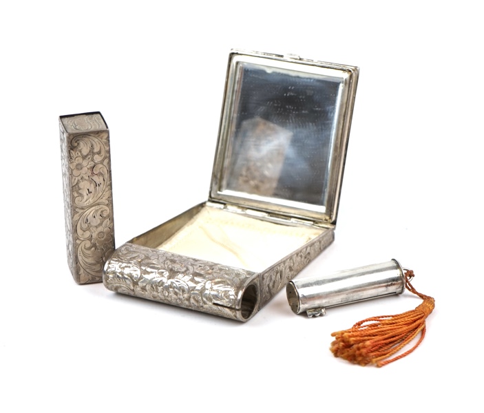 Puderdosa med spegel och läppstiftshållare, silver, importstämplat, 1900-tal.