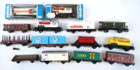 Märklin, räls, vagnar, hus m.m, ett parti.