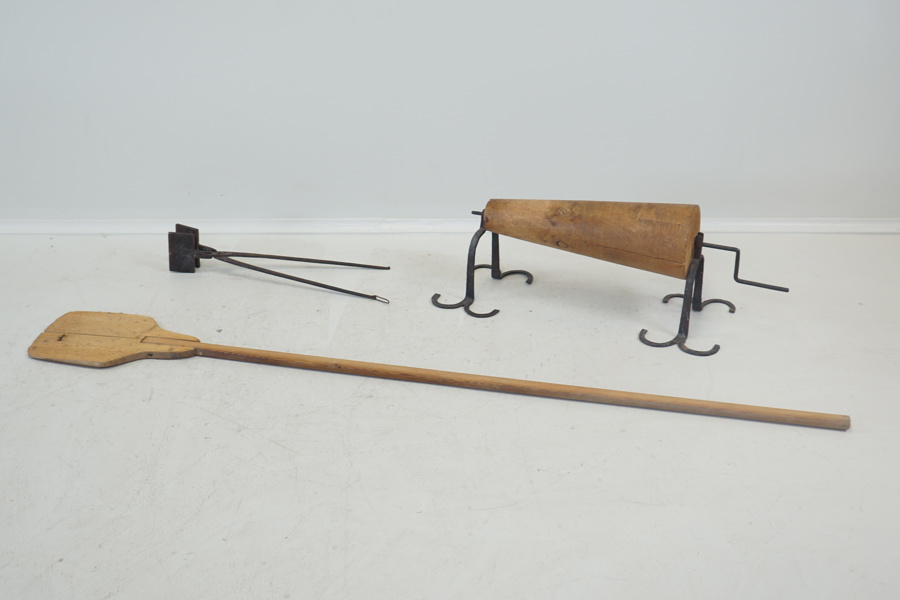 Spettkakskon, rånjärn och bakspade, 1800/1900-tal.