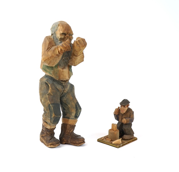 Träfigurer, 2 st, skurna, osignerade, 1900-tal.