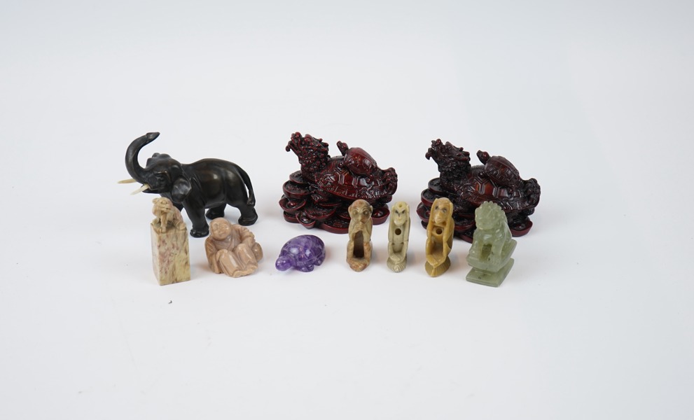 Figuriner, 10 st, bl.a ametist, jade, och brons, Kina, 1900-tal.