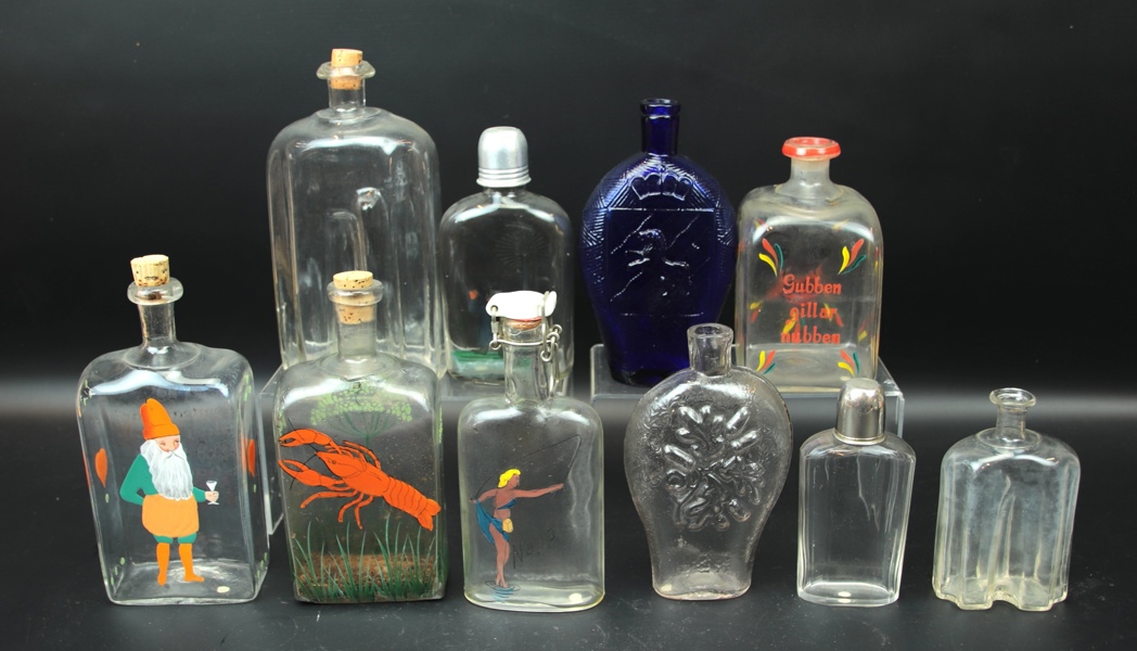 Brännvinskaraffer och pluntor, 10 st, glas, 1800/1900-tal.