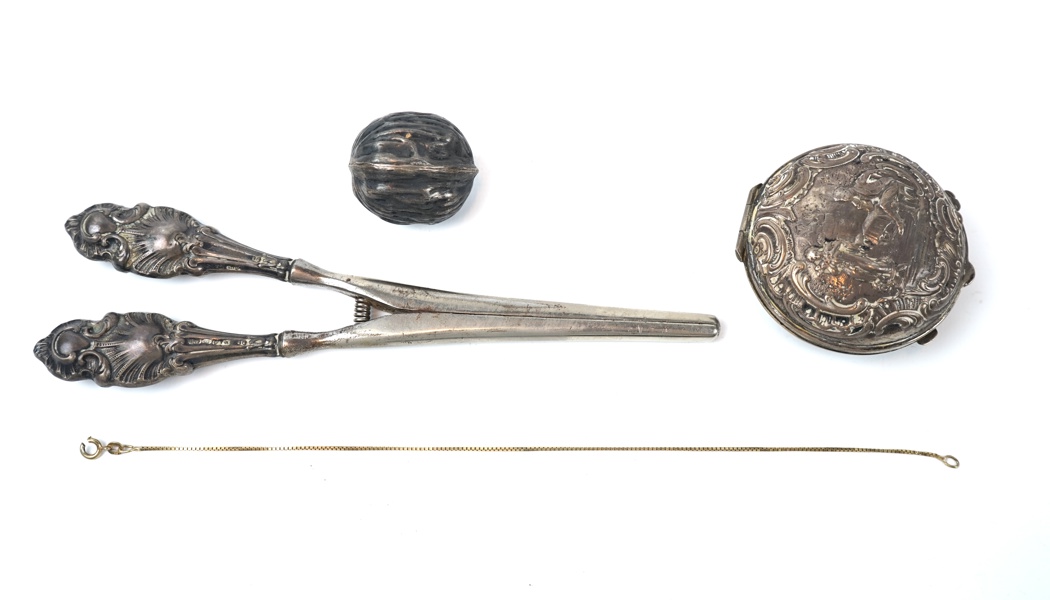 Dosor, handsktöjare och kedja, 4 delar, silver 830/925, 1900-tal.
