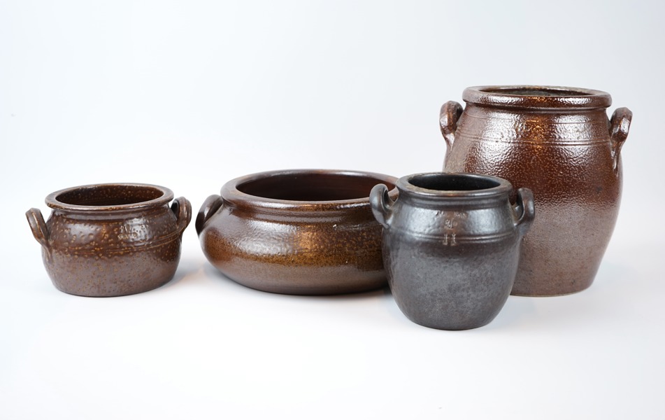 Krus, 4 st, stengods, bl.a Wallåkra, 1900-tal.