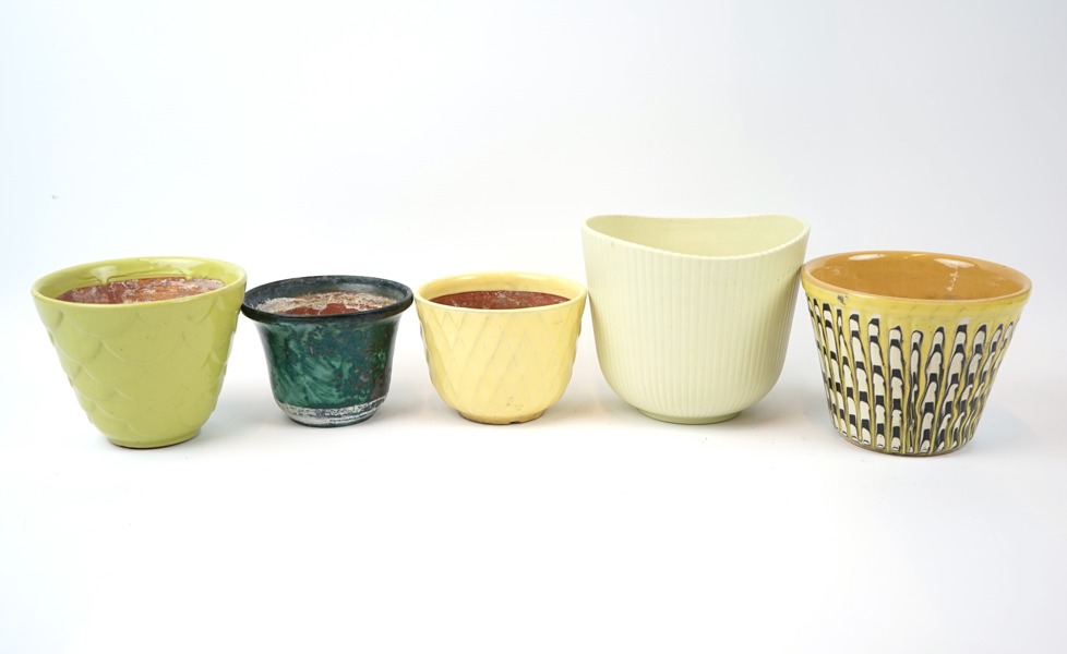 Blomkrukor och ytterfoder, 5 delar, keramik/porslin, bl.a Ekeby och Gustavsberg, 1900-tal.