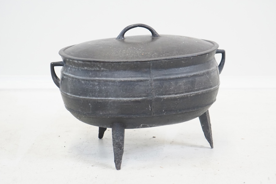 Gryta på tre ben, gjutjärn, 1800-tal.