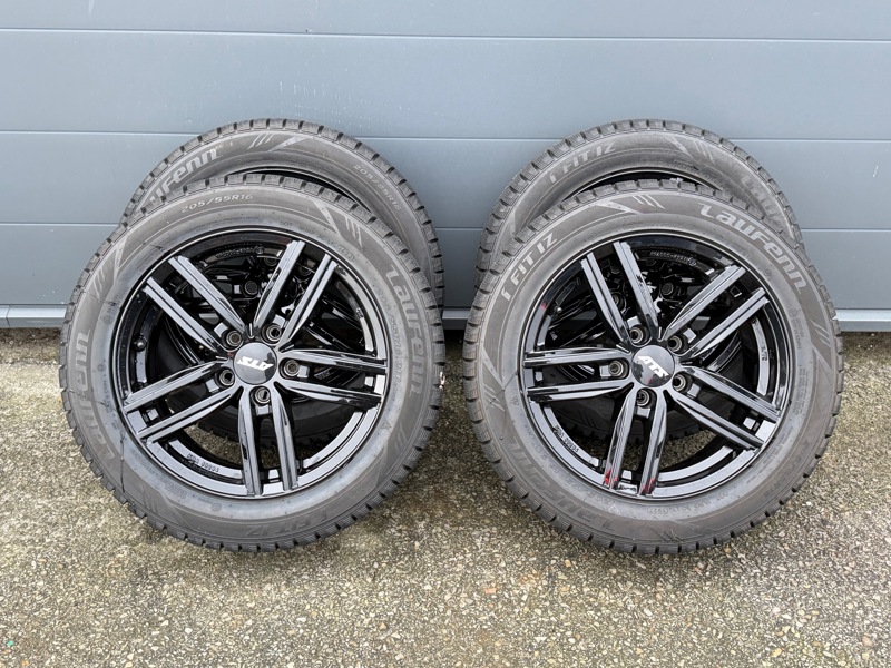 Vinterdäck, 4 st, Laufenn 205/55R16 91T ,M+S, på aluminiumfälg.