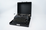Skrivmaskin i väska, Remington Rand.