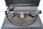 Skrivmaskin i väska, Remington Rand.