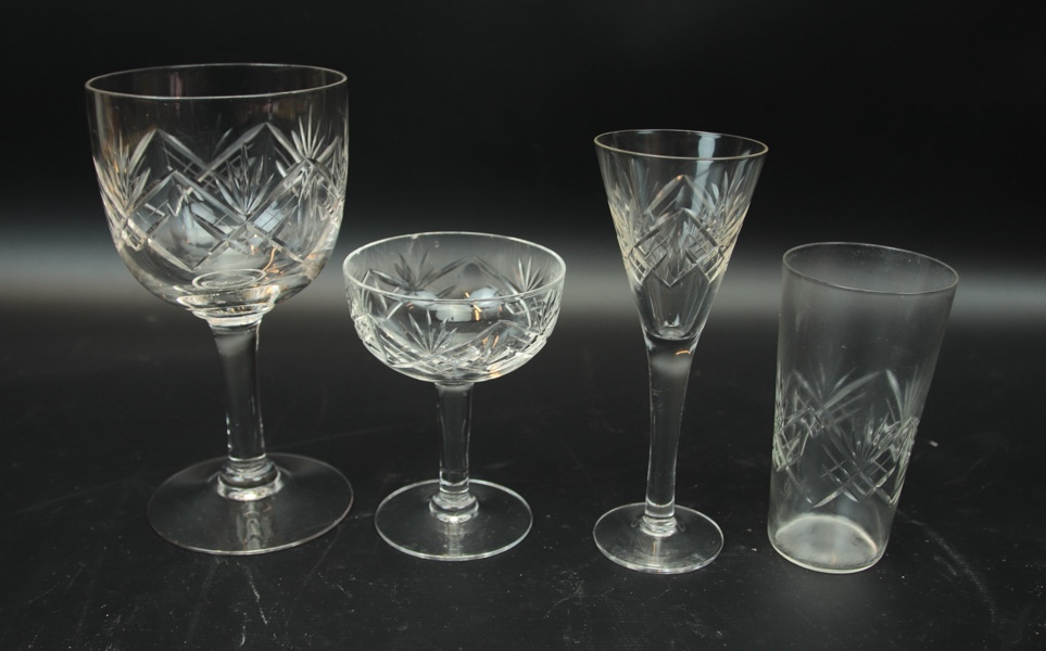 Glasservis, 31 delar, helgaslipning, 1900-tal.