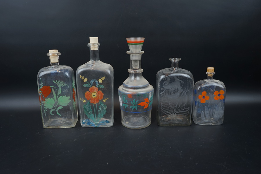 Brännvinskaraffer, 5 st, glas, 1800/1900-tal.