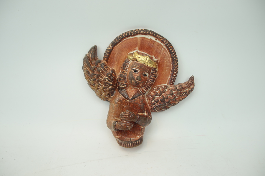 Gerd Zinnerström, väggskulptur för ett ljus, keramik.