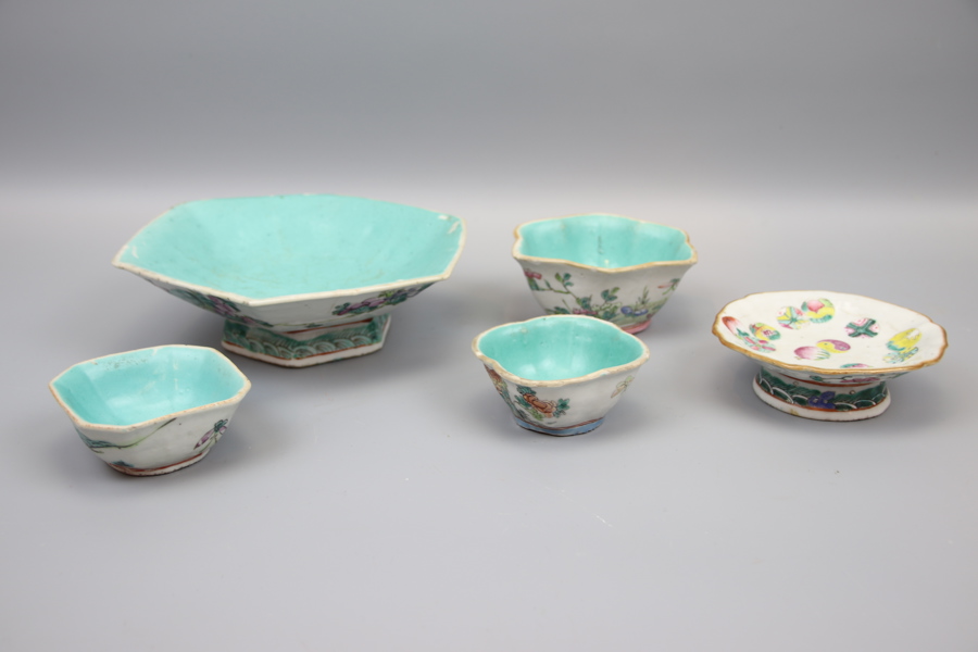 Porslin, 5 delar, Kina, 1800/1900-tal.