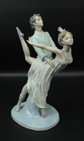Figurin, porslin, "dansande par", NAO by Lladro, Spanien.