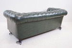 Soffa, Chesterfield-modell, 3-sits, skinn, 1900-talets andra hälft.