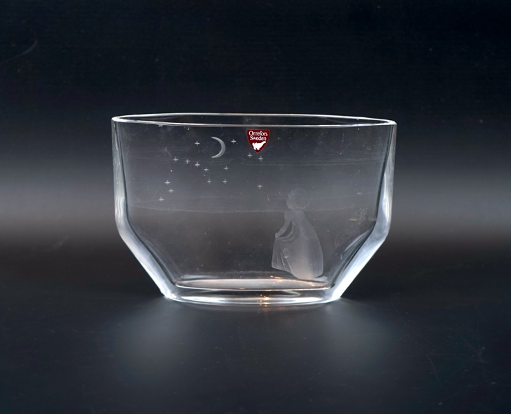 Edvin Öhrström, vas, glas, ''Flickan som niger'', Orrefors, signerad.