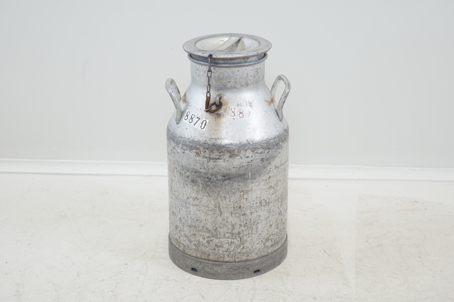 Mjölkkanna, metall.