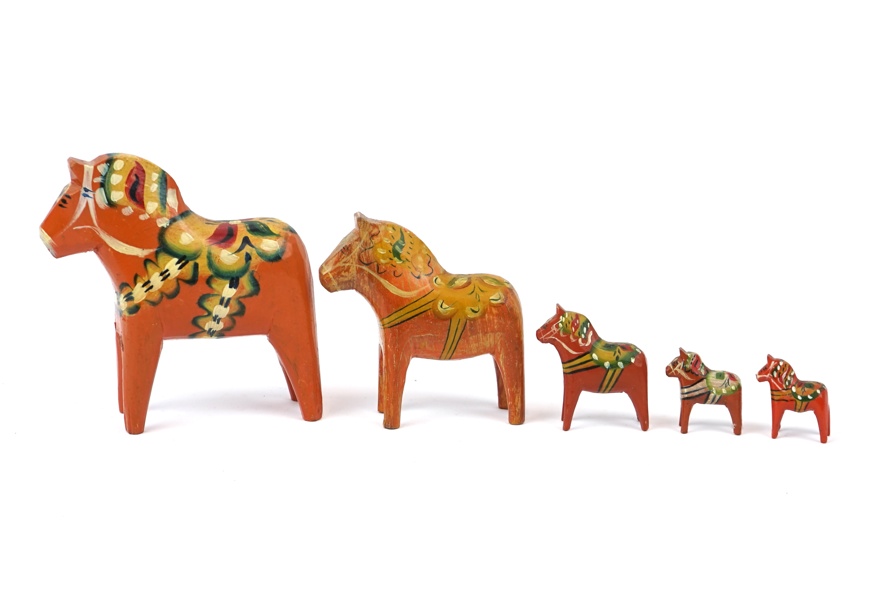 Dalahästar, 5 st, trä, tidigt 1900-tal.