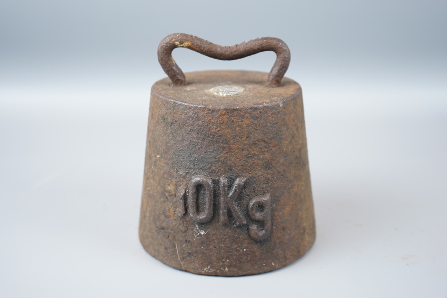 Vikt, 10 kg, gjutjärn.
