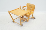 Barnstol, fällbar, med hjul, trä, 1900-tal.