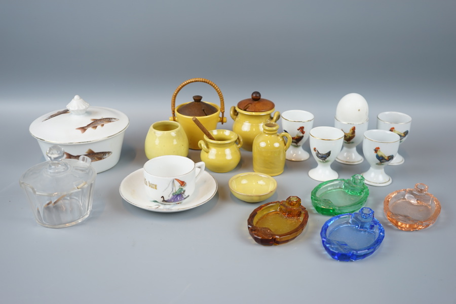 Äggkoppar, kryddkar m.m, glas/keramik, bl.a Ekeby, 1900-tal.