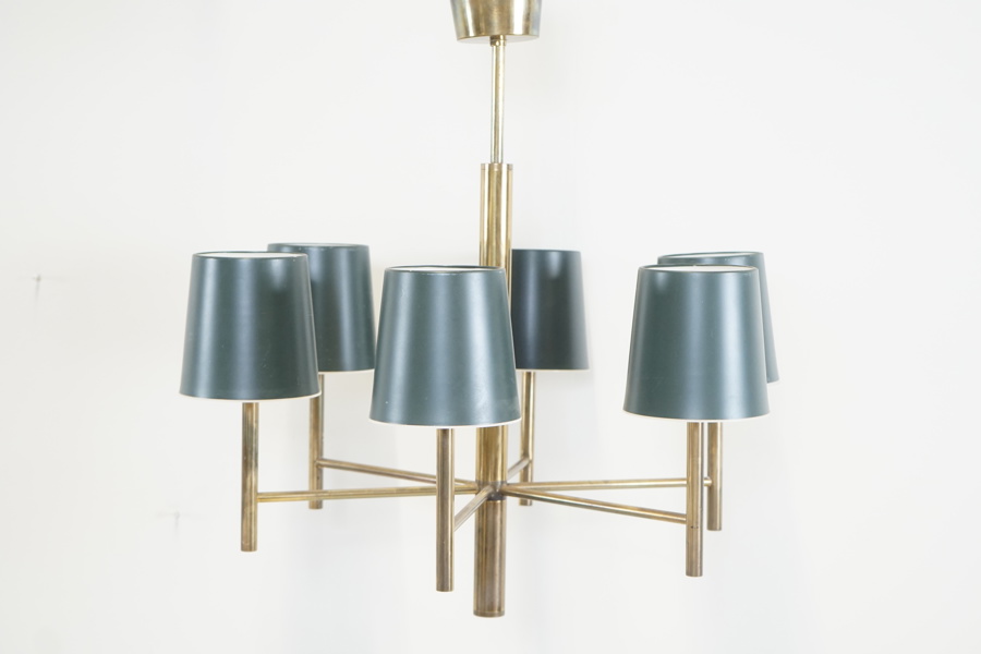 Taklampa, 6 ljuspunkter, mässing, lampskärmar i plåt, 1960-tal.