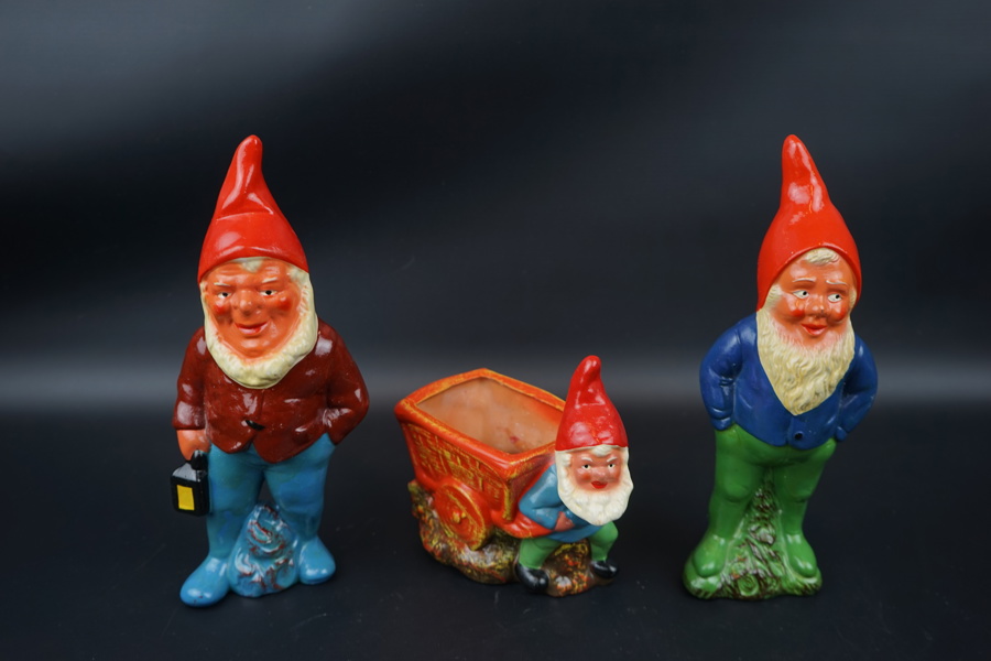 Tomtar, 3 st, keramik, 1900-tal.