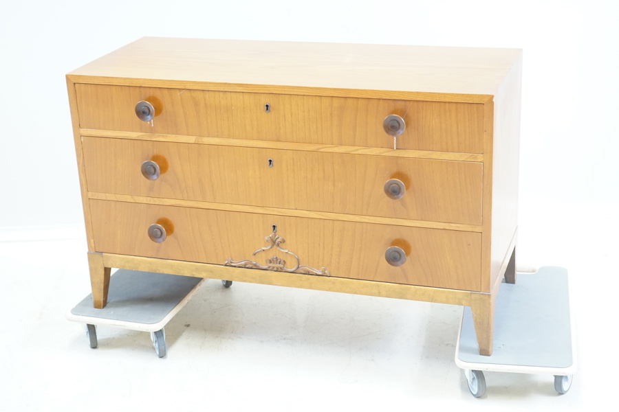 Byrå, 3 lådor, alm, 1900-tal.