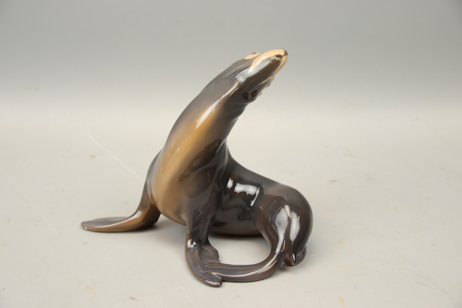 Knud Möller, figurin, sjölejon, porslin, nr 1733, Bing & Gröndahl.