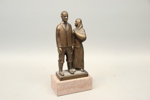 Axel Olsson, "Utvandrarna", skulptur, brons, stensockel, signerad.