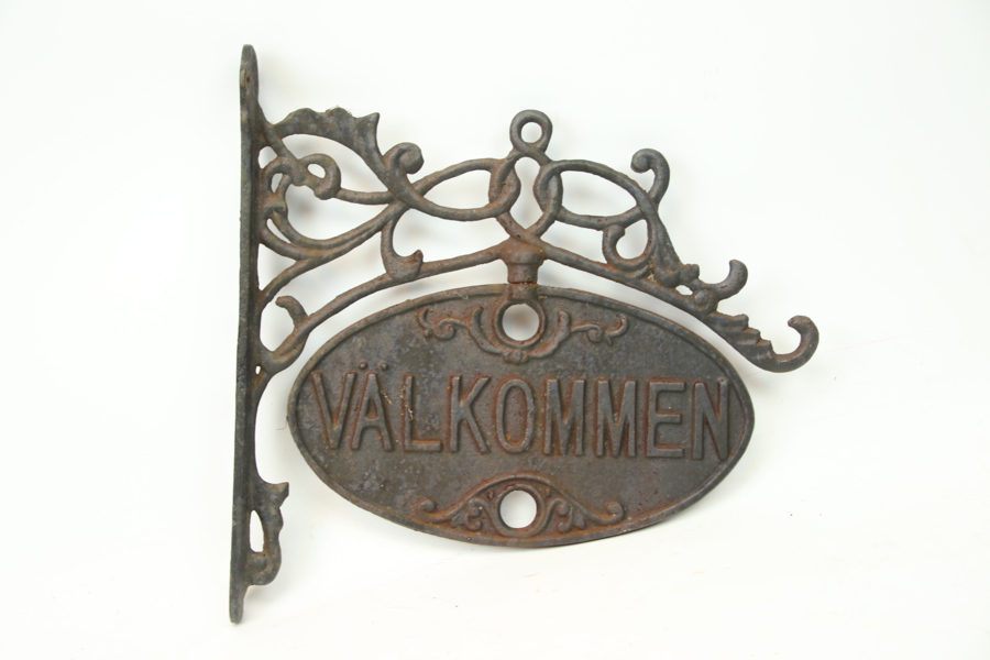 Väggskylt, gjutjärn, dubbesidig, "Välkommen".