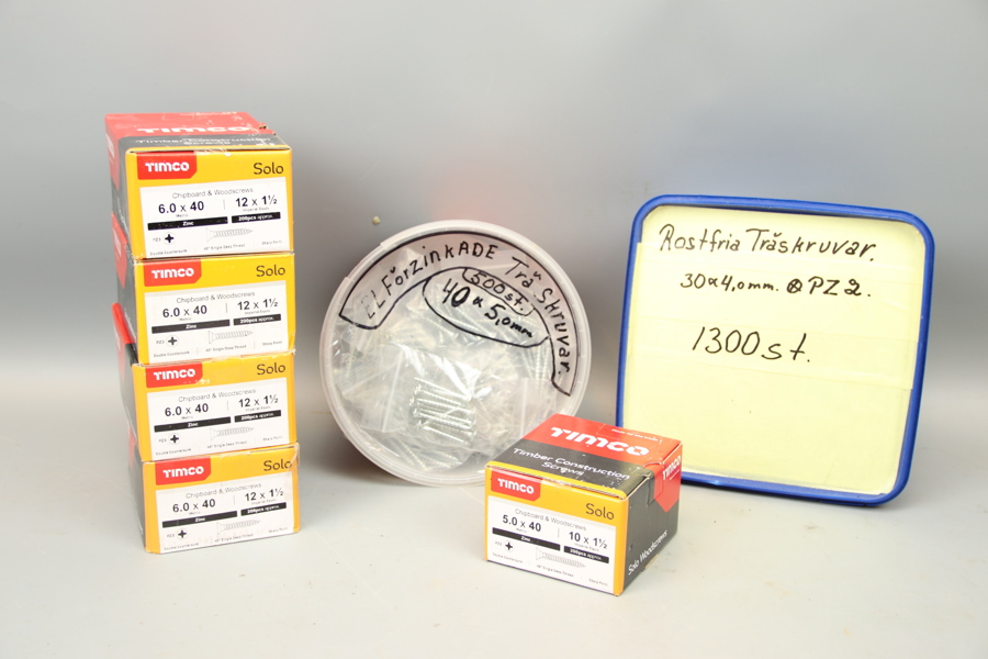 Diverse skruv, ett parti.