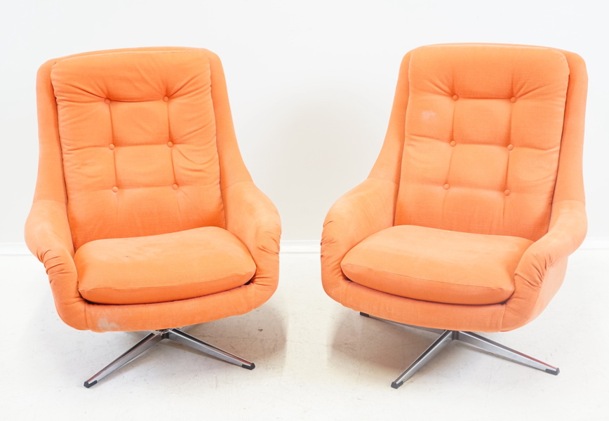 Fåtöljer, ett par, snurrbara, metall/textil. 1900-talets andra hälft.