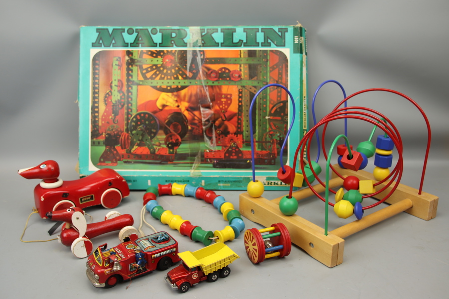 Leksaker, ett parti, bl.a Brio och Märklin.