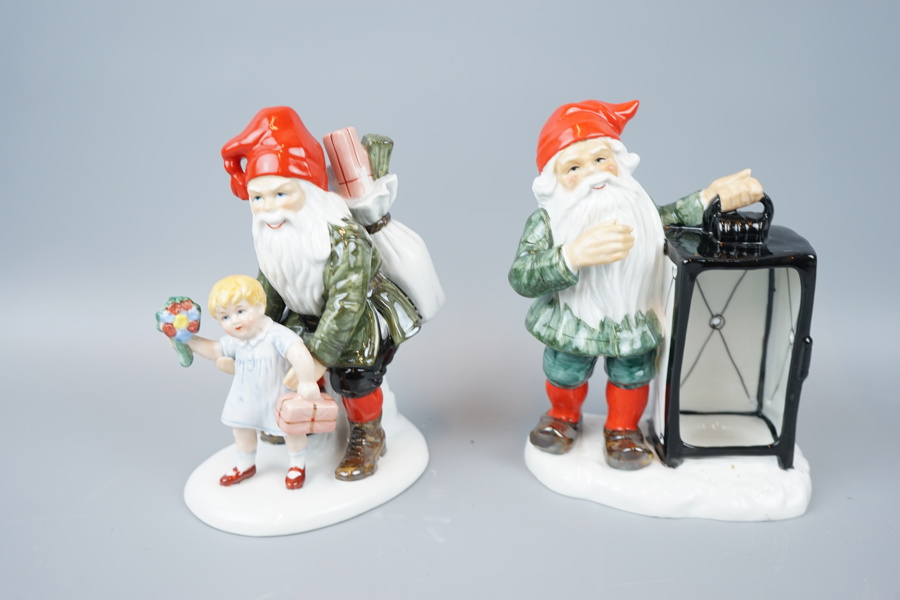 Tomtefiguriner, 2 st, porslin, efter Jenny Nyström, Kalmar Läns Museum.
