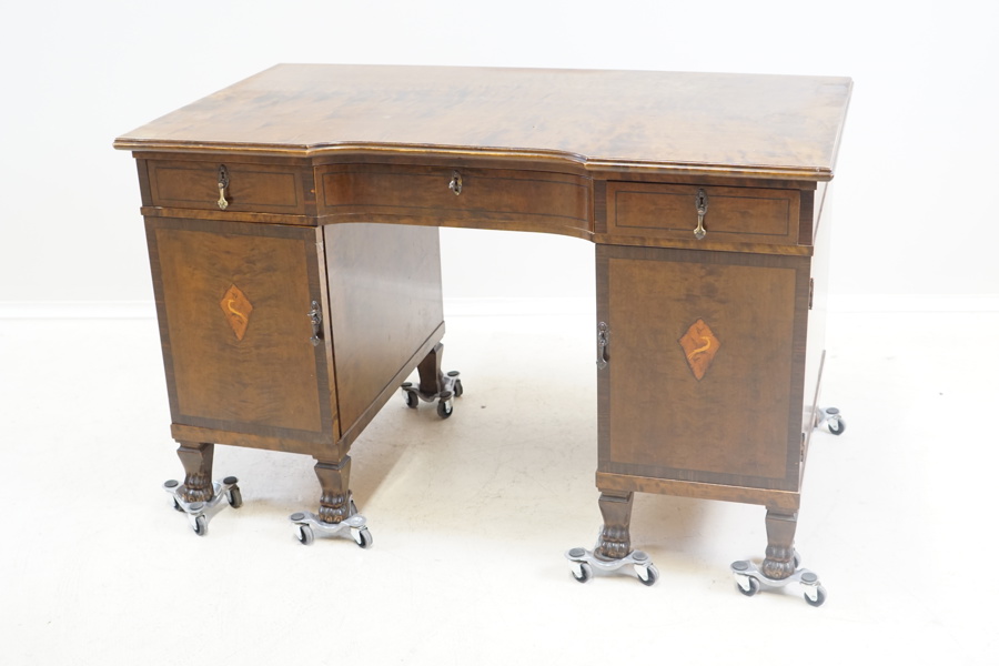 Skrivbord, Chippendalestil, björk, 1900-tal.