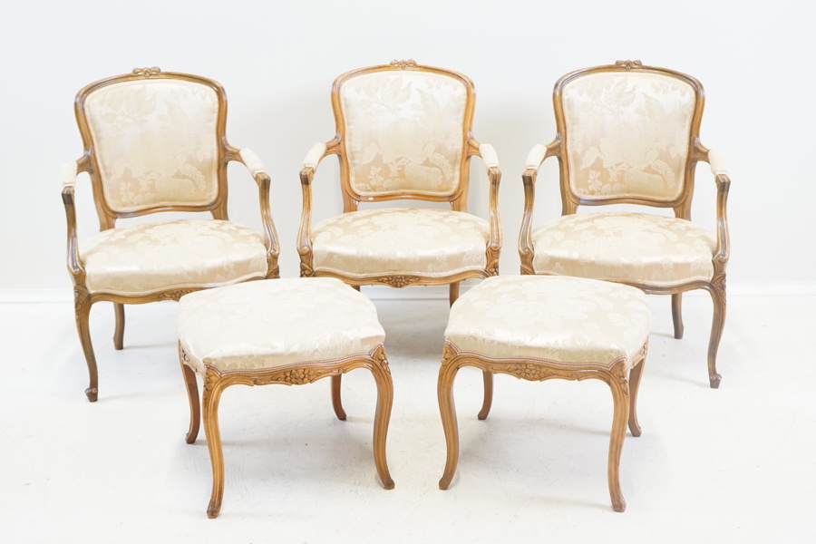 Karmstolar och pallar, 5 delar, trä/textil, rokokostil, 1900-tal.