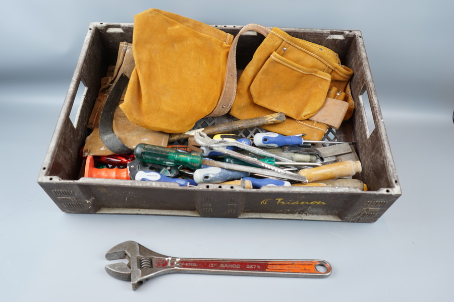 Snickarbälte och verktyg, ett parti, bl.a Bahco.