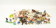 Leksaksfigurer, ett parti, mest plast, bl. a Kalle Anka och Smurf.