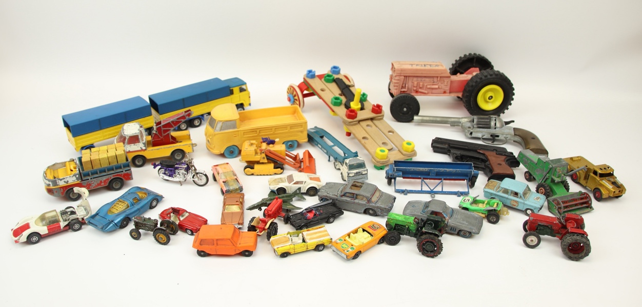 Leksaksbilar m.m, ett parti, bl. a. Tomte Lerdal VW och Corgi Toys.