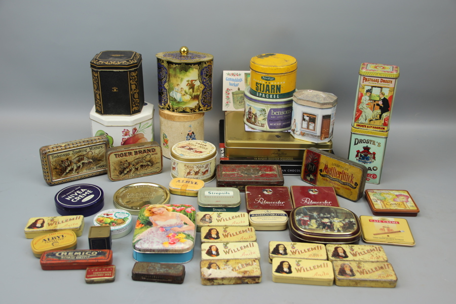 Plåtburkar, ett parti.